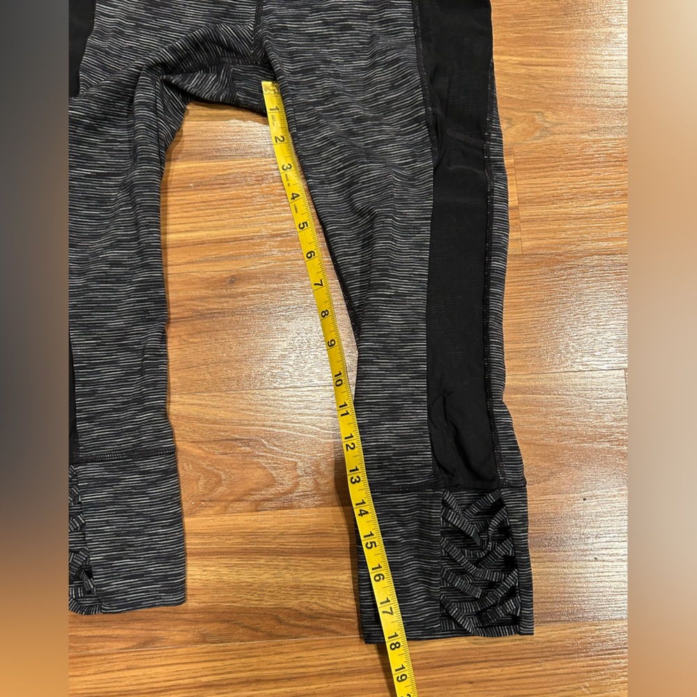 Athleta Mesh Mind Over Mat Capri
Leggings Women’s Size Small - Picture 6 of 8